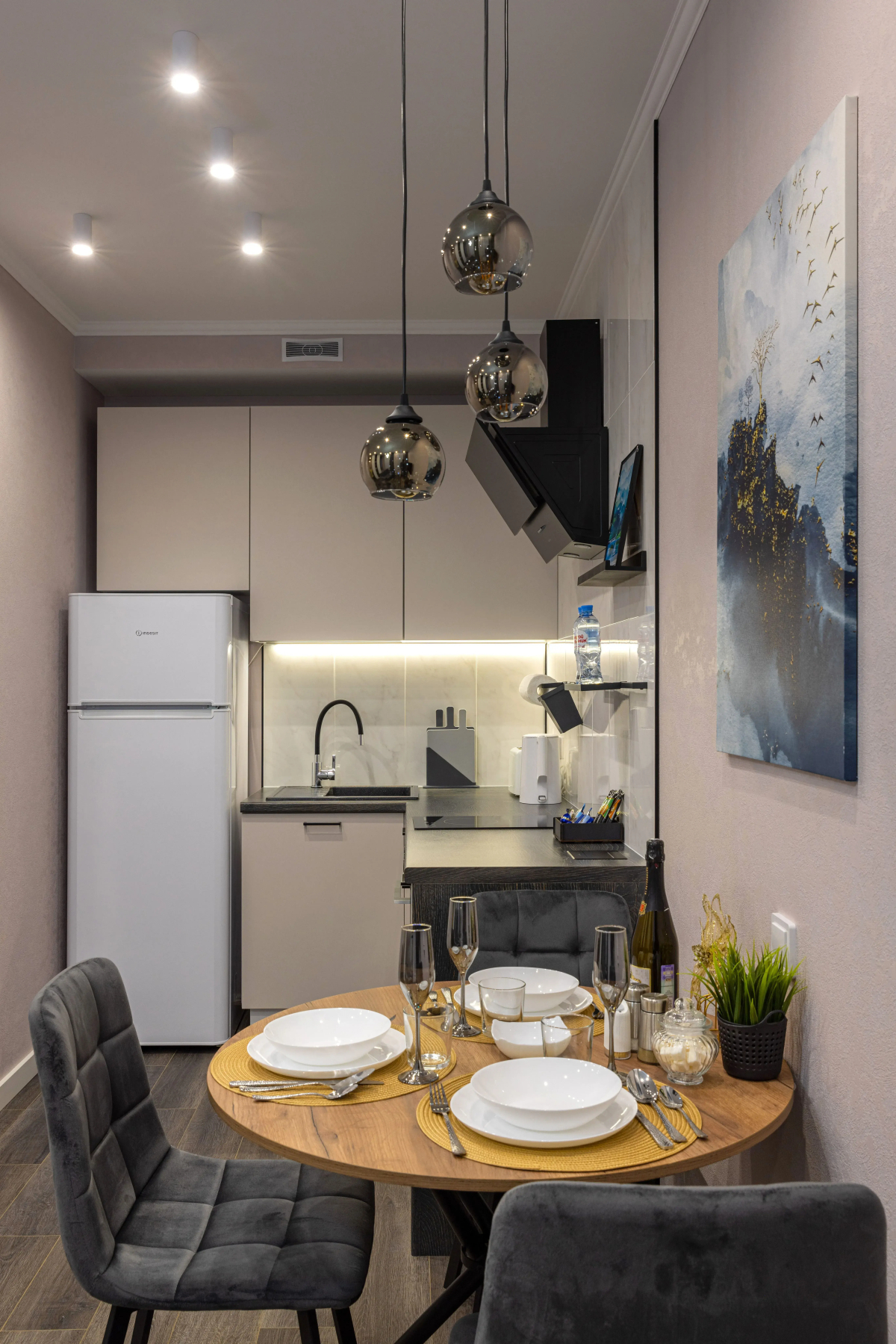 Квартира Дизайнерская Студия на Три Окна Feel At Home у Невского Проспекта