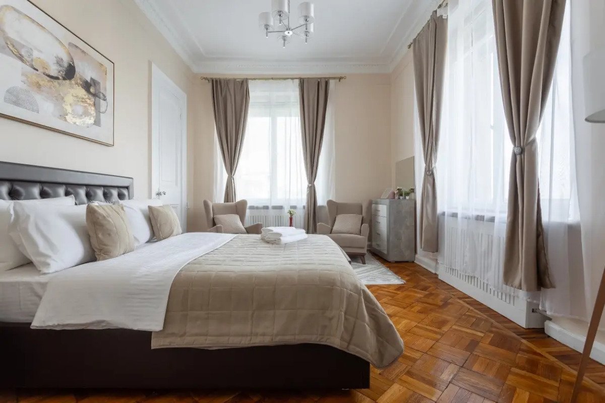 Апартаменты Улучшенные с Двумя Спальнями и Балконом