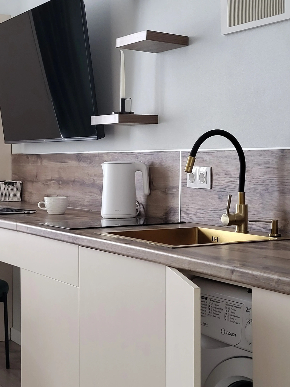 Апартаменты в Небоскрёбе Afi Tower