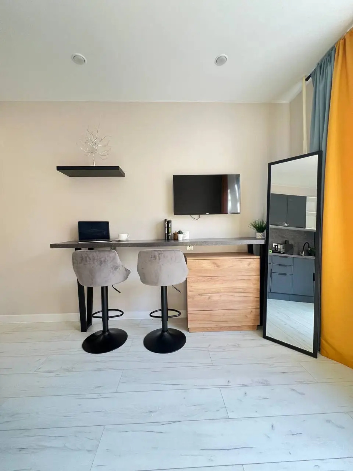 Апартаменты Яркие апартаменты Yellow у метро Кузьминки