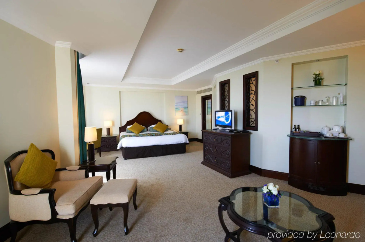 Курортный отель JA The Resort - JA Beach hotel