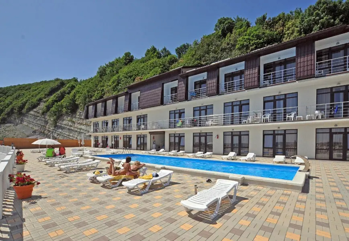 Курортный отель и яхт-клуб Торнадо