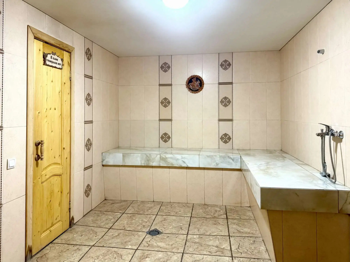 Thach from Travel Hotels Entourage