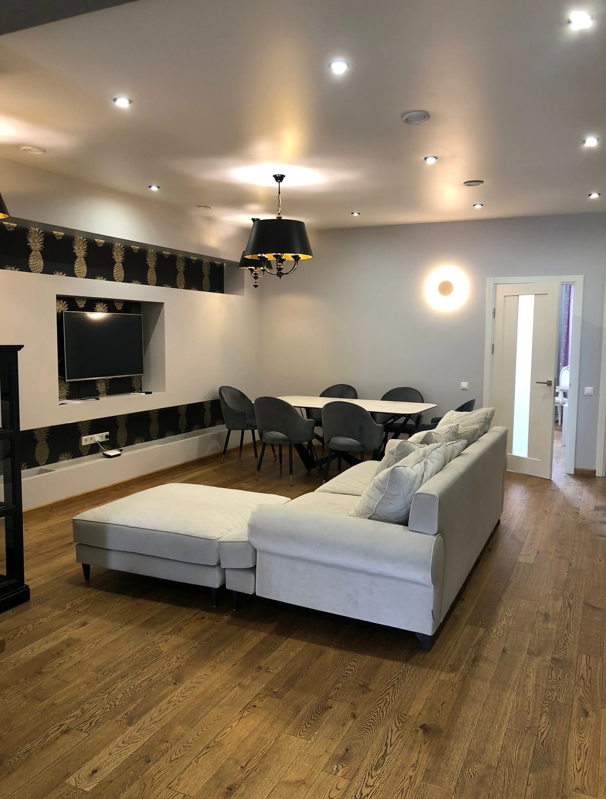 Апартаменты 4-комнатные HomeApart Сторожовская, 6