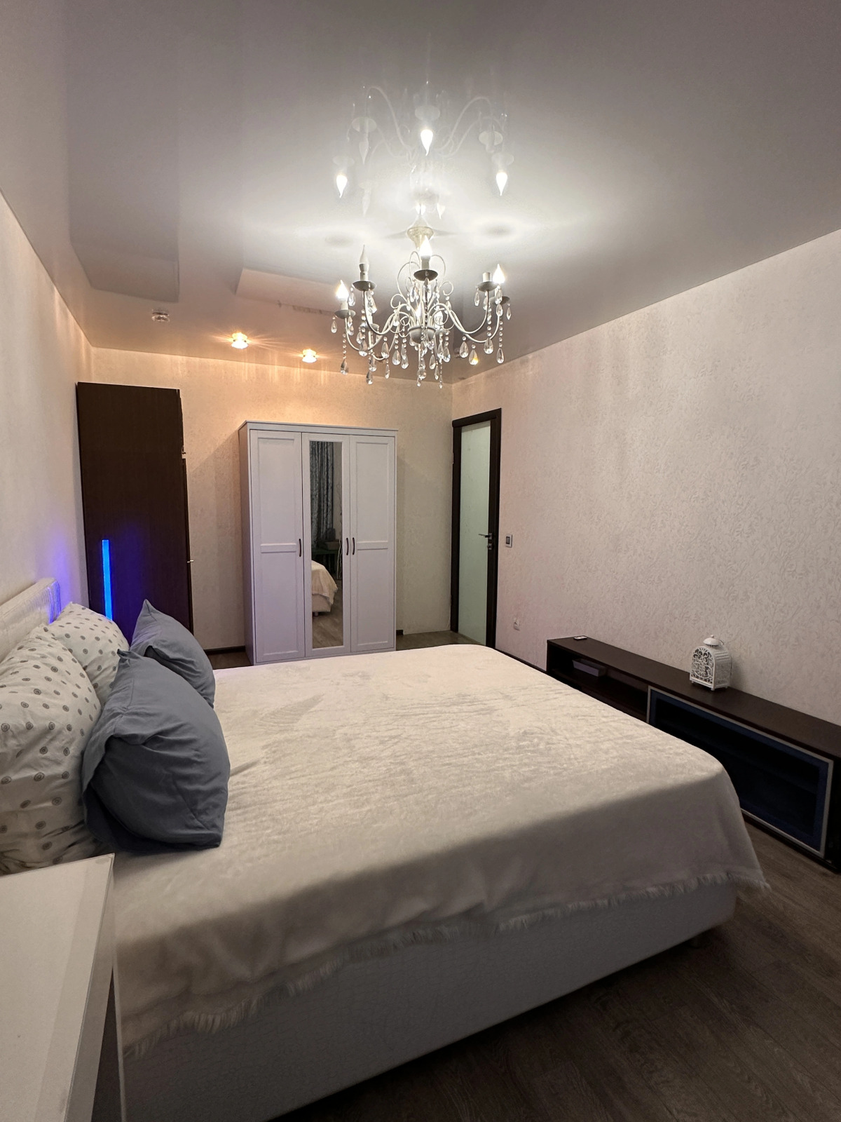 Апартаменты Большие Апартаменты с 3 спальнями на пр Ленина