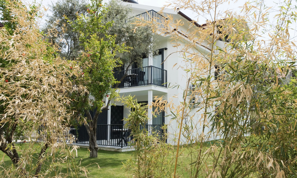 Отель Vira Apart