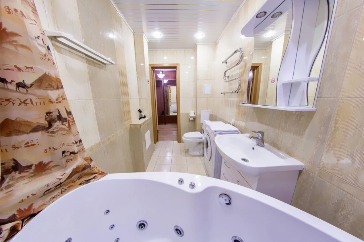 Апартаменты На Революционной 72