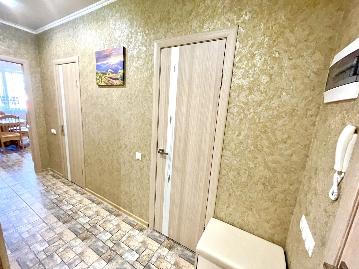 Апартаменты двухкомнатные в Центре Города на 5 этаже (рядом с набережной р. Волга)