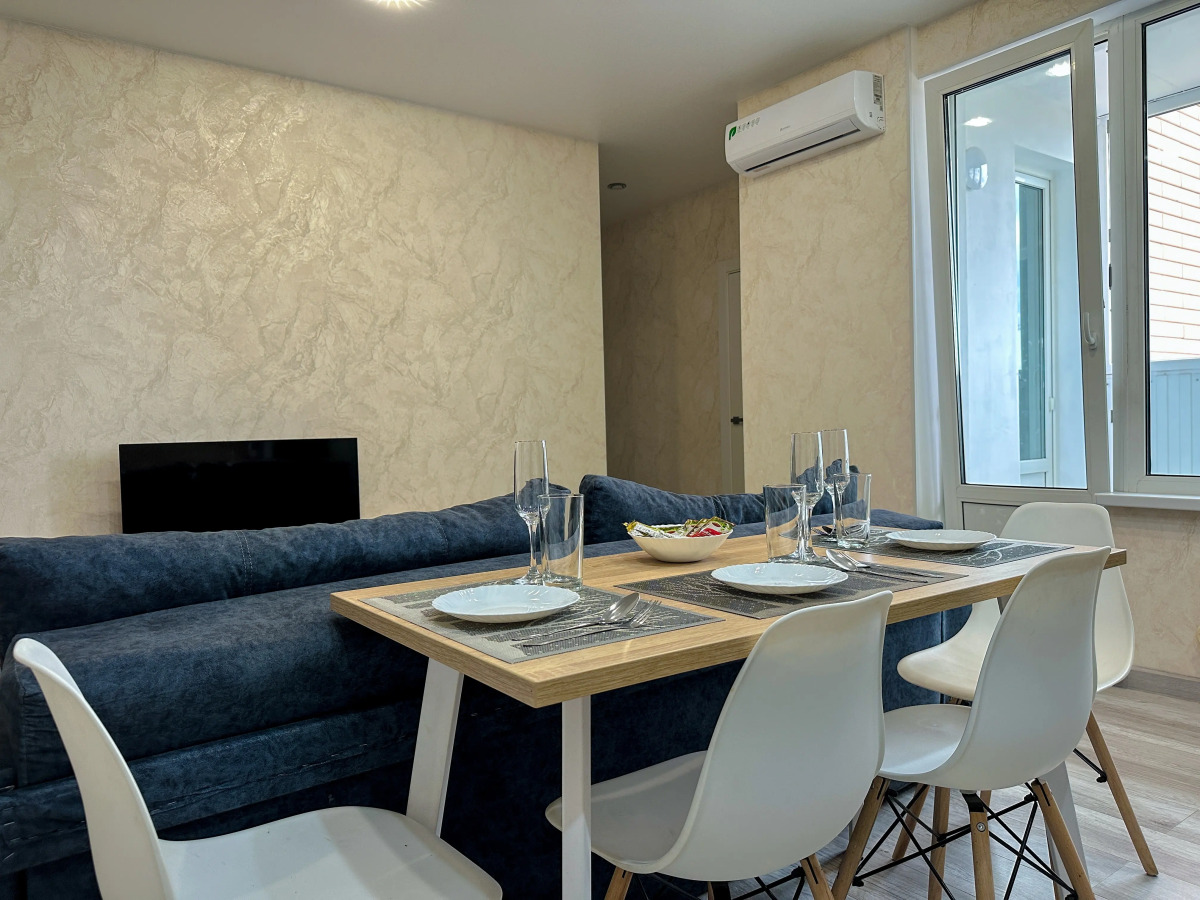 Квартира Трехкомнатная Оптимистов 9