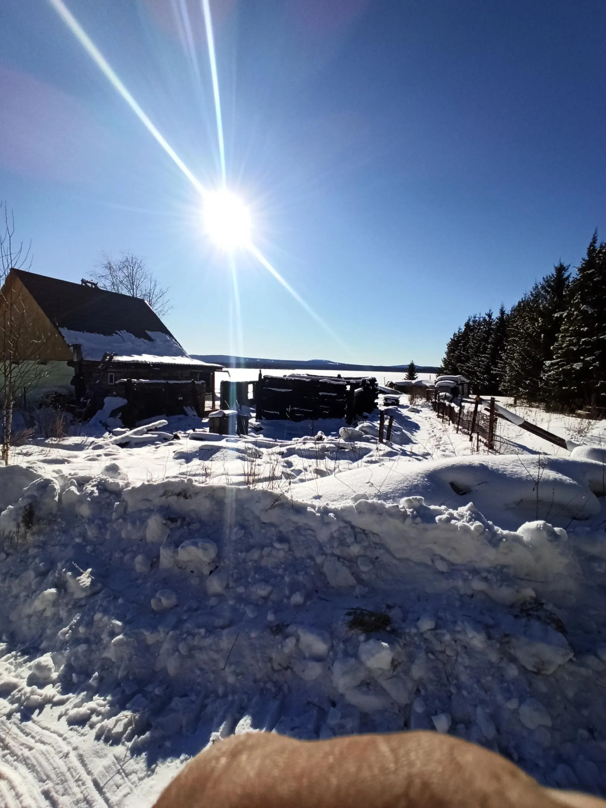 Частный дом на берегу Зюраткуля