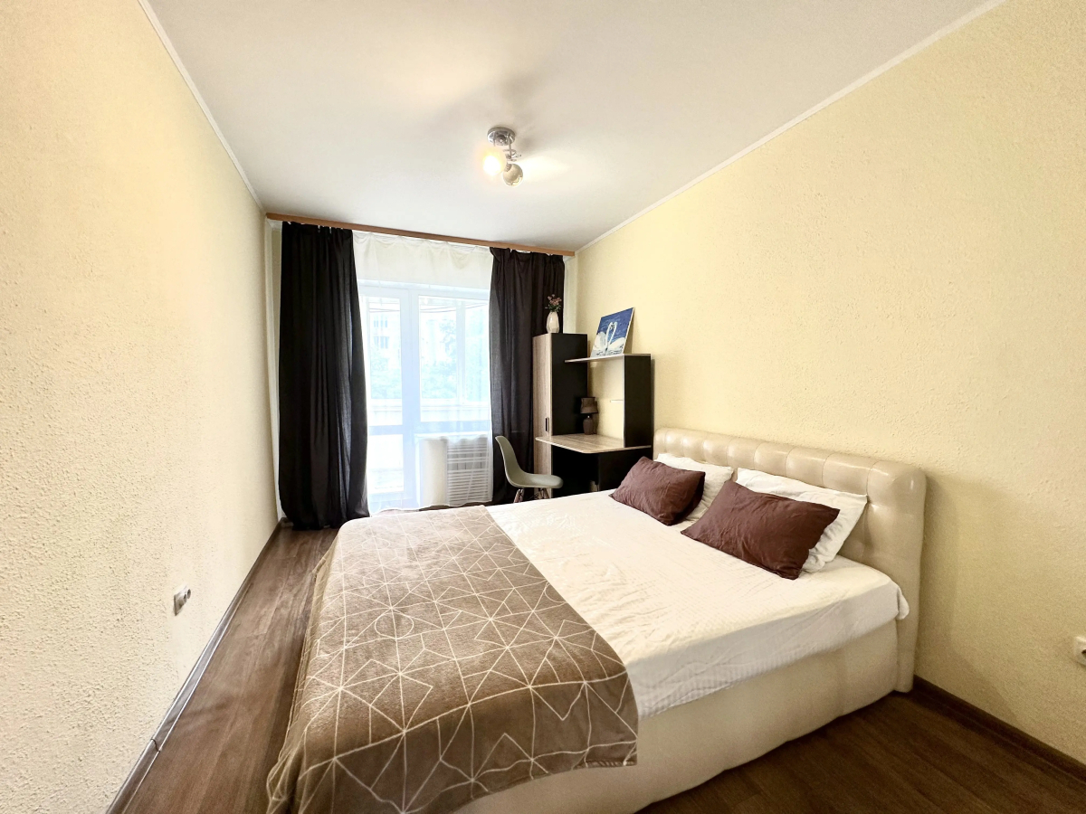 Апартаменты трехкомнатные на Океанском проспекте 140