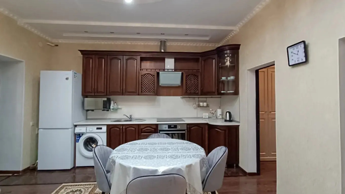 Квартира с двумя спальнями в курортной зоне рядом с Верхним рынком