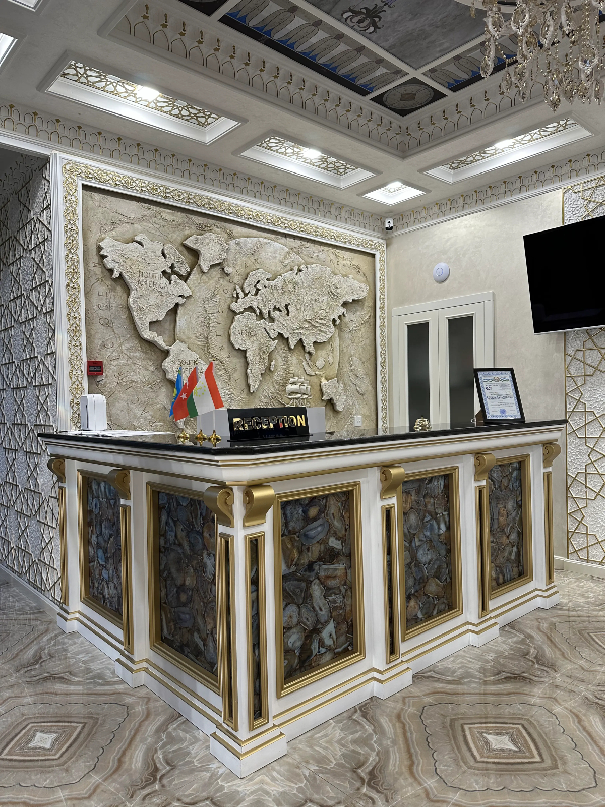 Отель и Спа Hayat Plaza