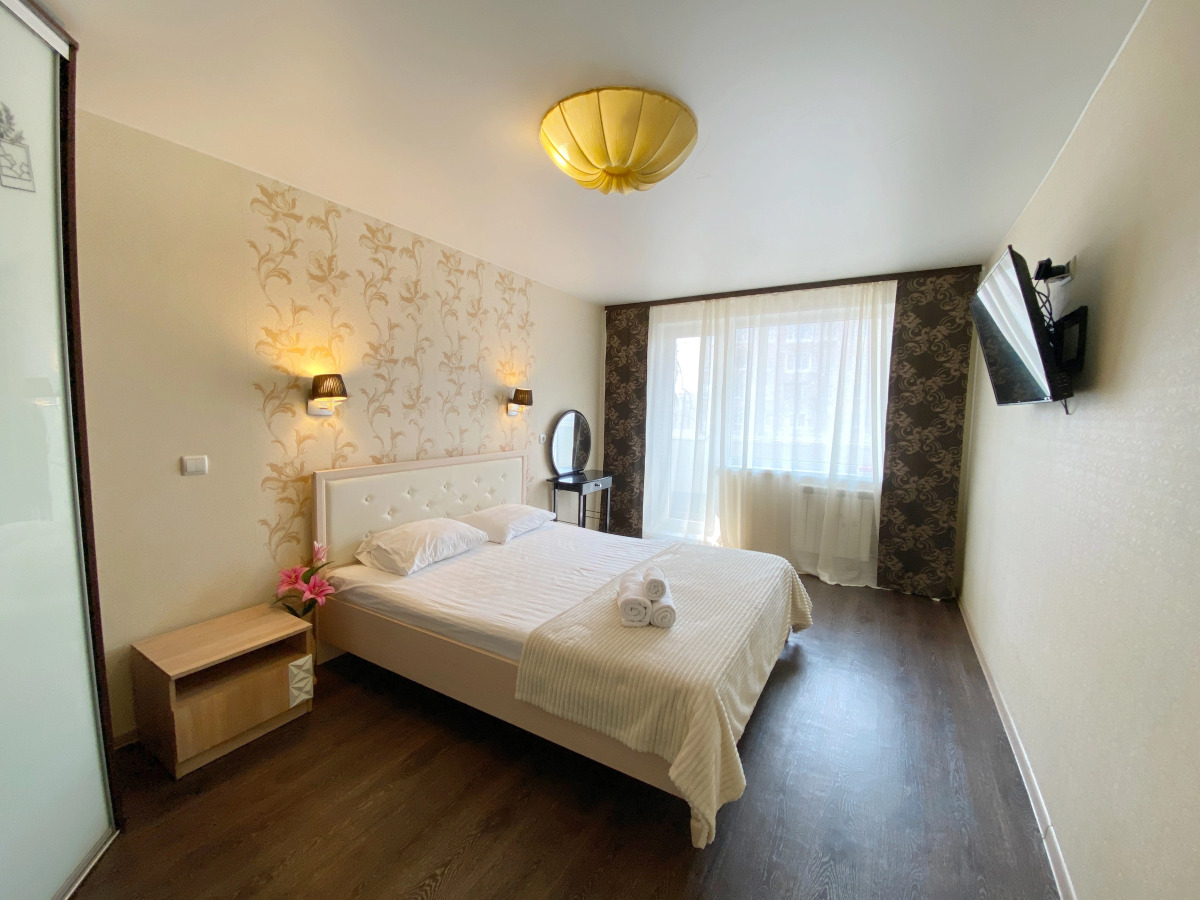 Апартаменты трехкомнатные на Острякова 7а