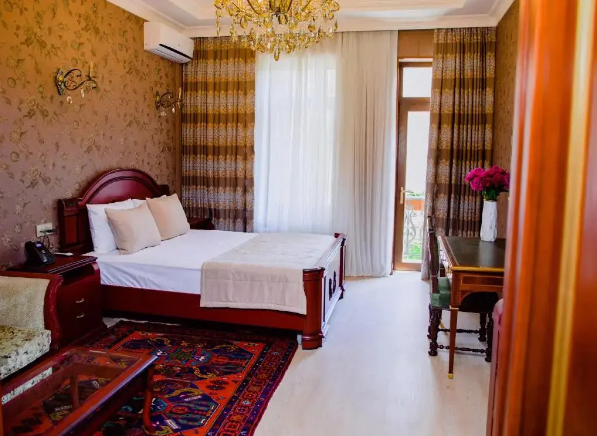 Royal Antique Boutique Hotel