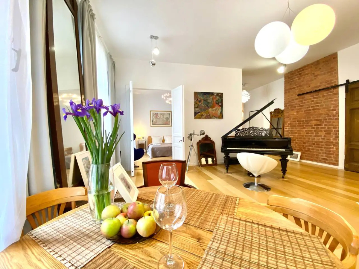 Квартира Art Tolstoy House