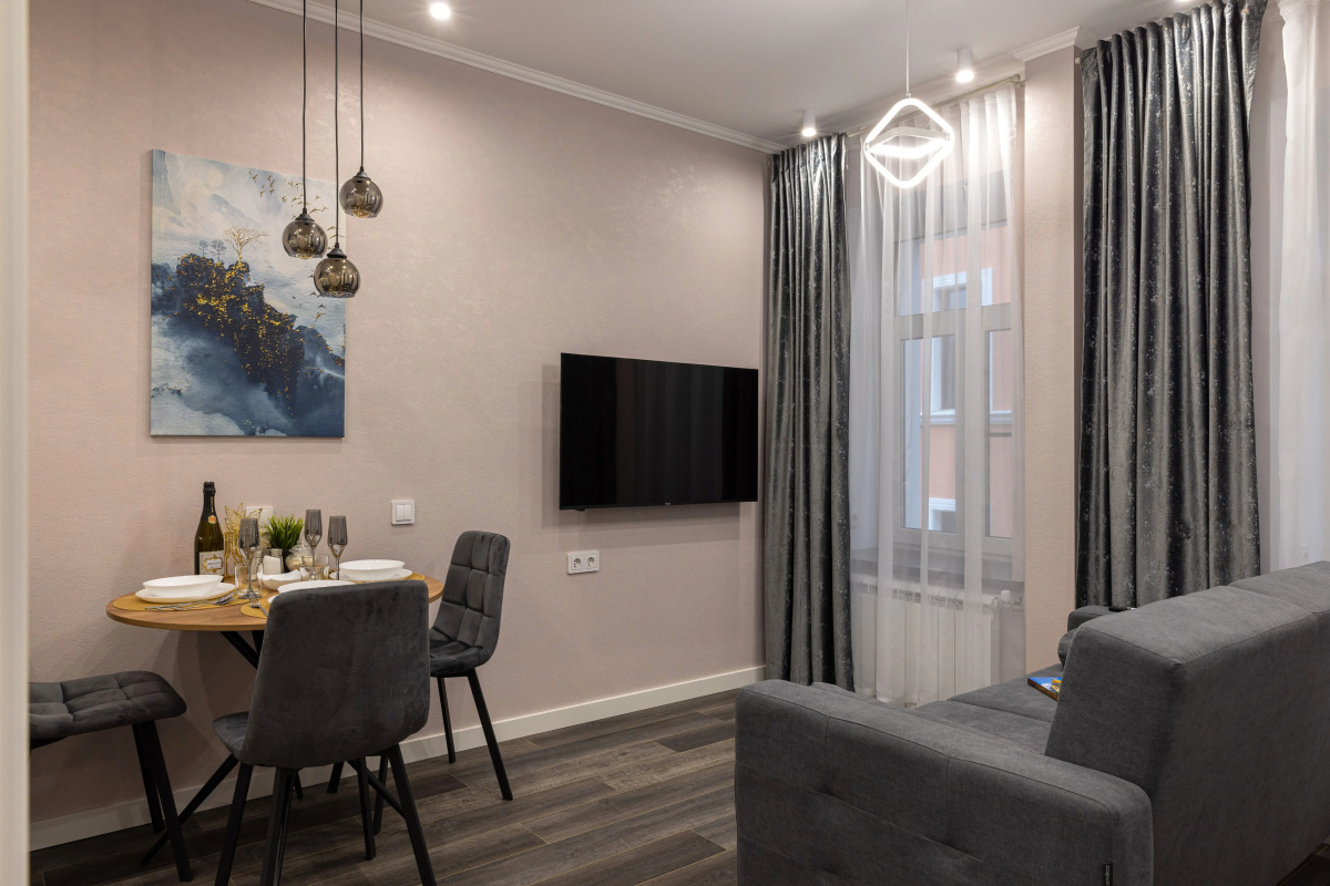 Квартира Дизайнерская Студия на Три Окна Feel At Home у Невского Проспекта