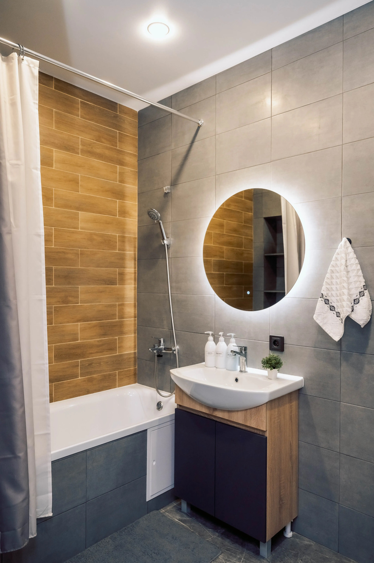 Трехкомнатная Просторная Квартира на 6 гостей у ТЦ Планета и Аквапарка