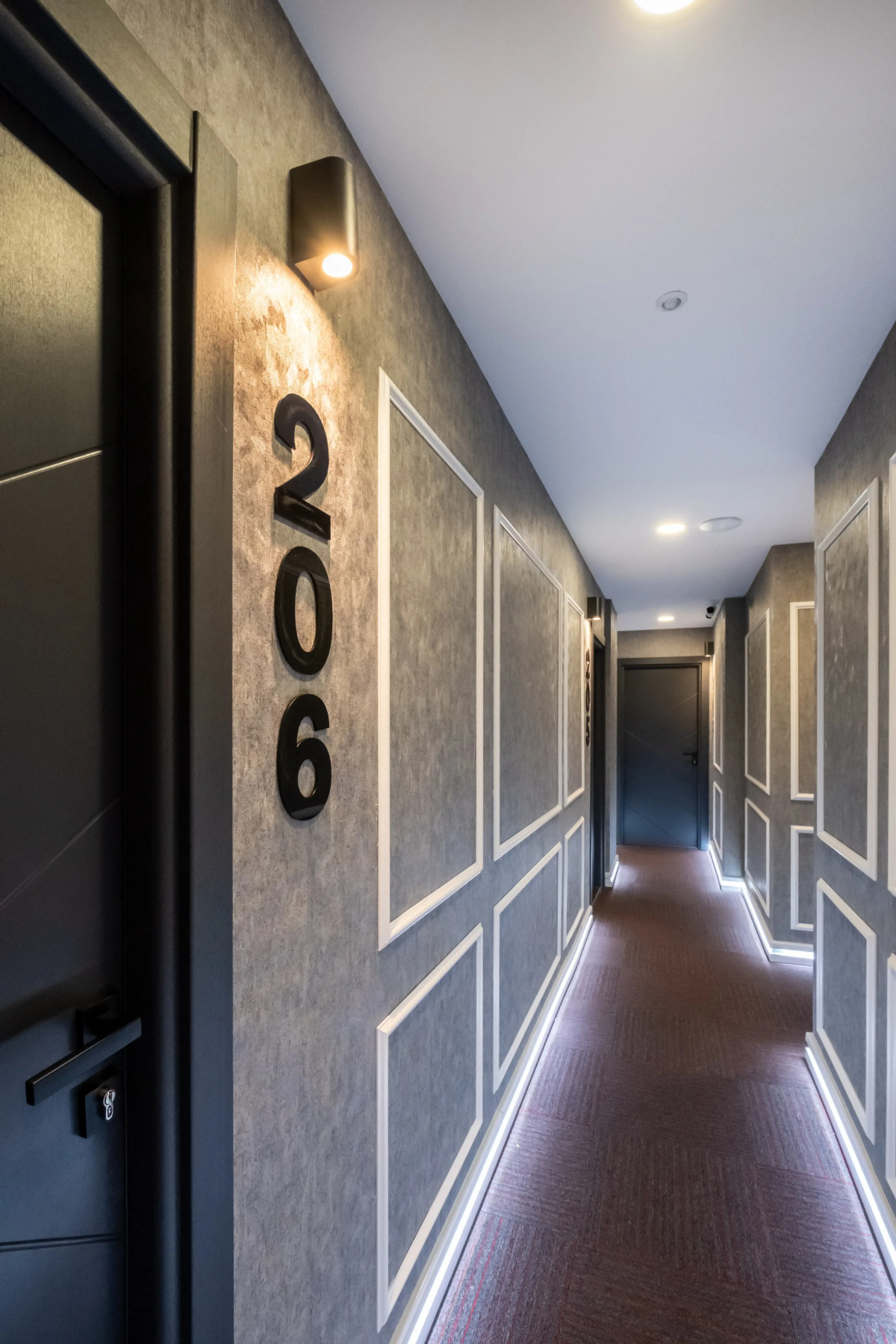 Отель The Queen Hotel