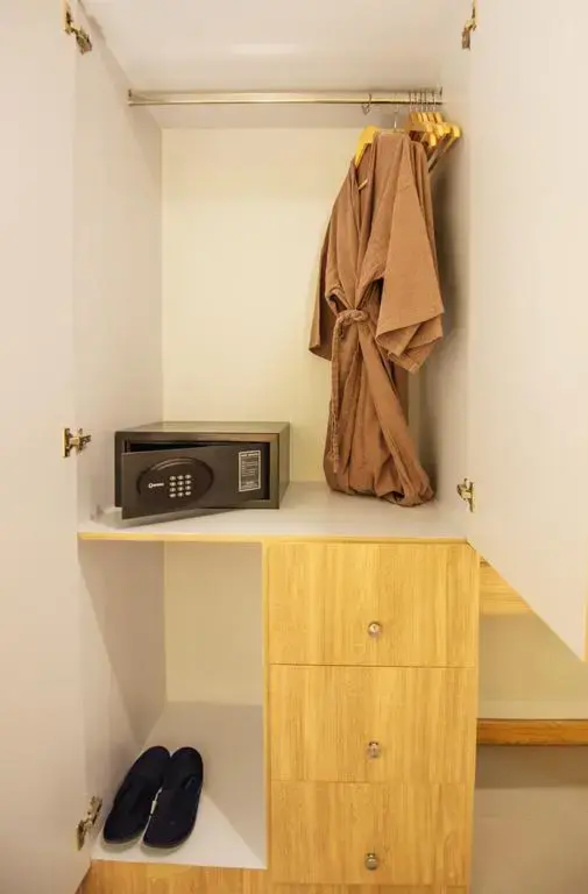 Отель Clarion Patong Beach