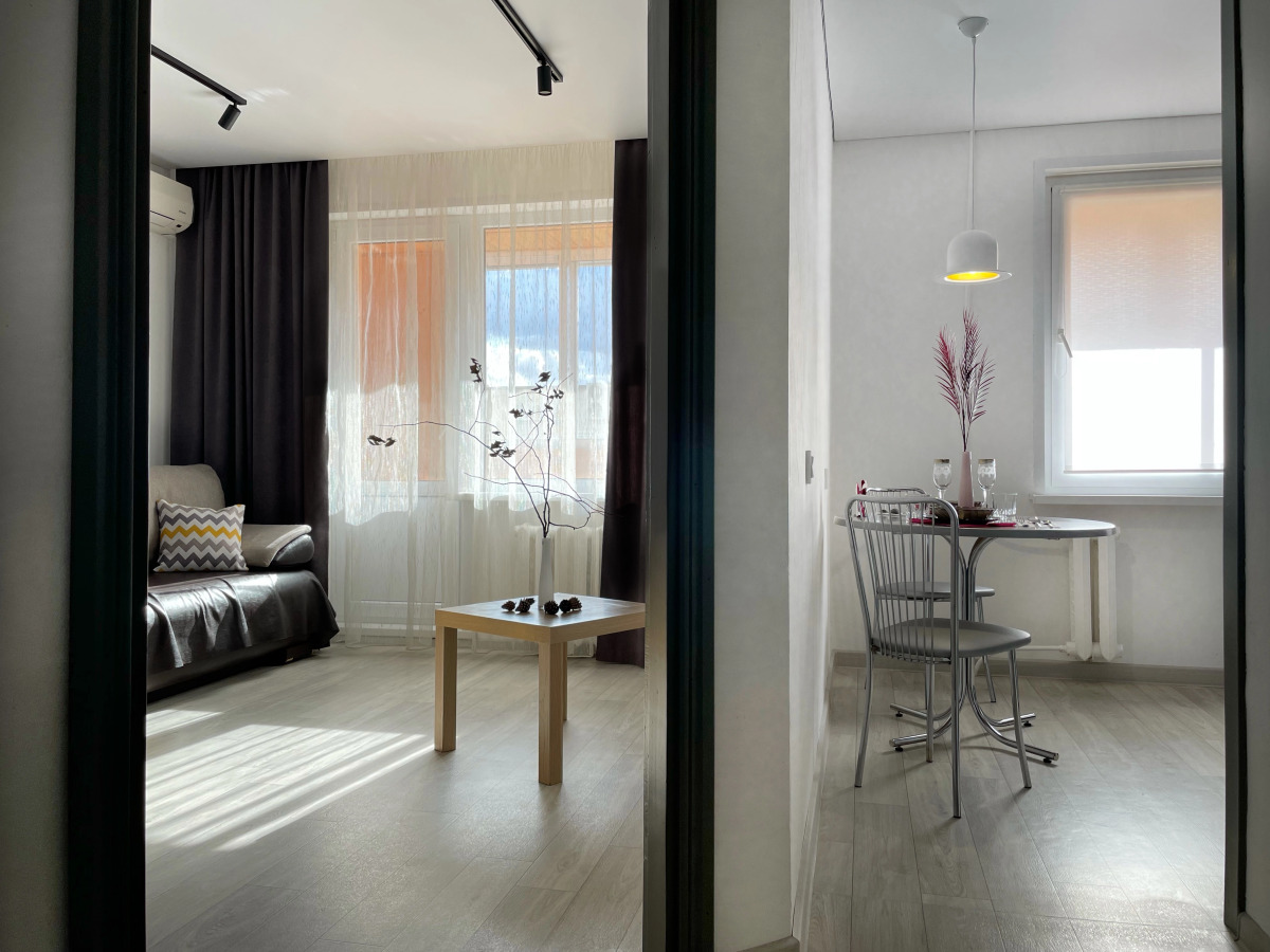 Апартаменты КвартАп на Романтиков 1