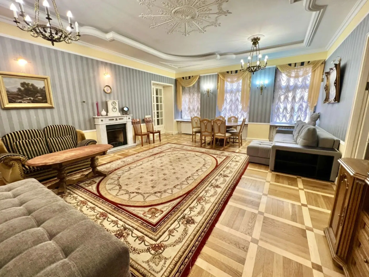 Апартаменты на Большой Конюшенной 3