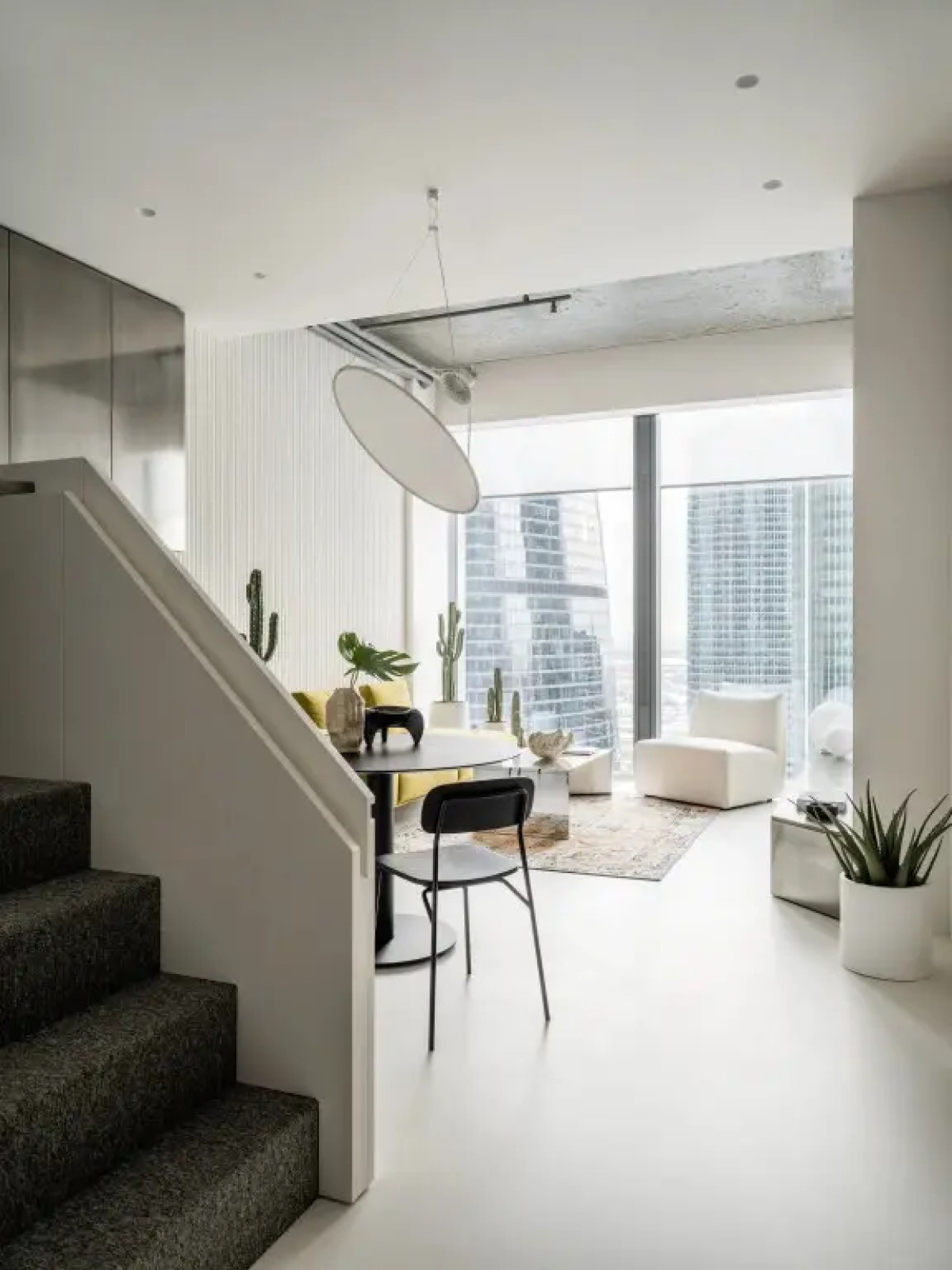 Стильный апартамент с видом на башни на 39 этаже