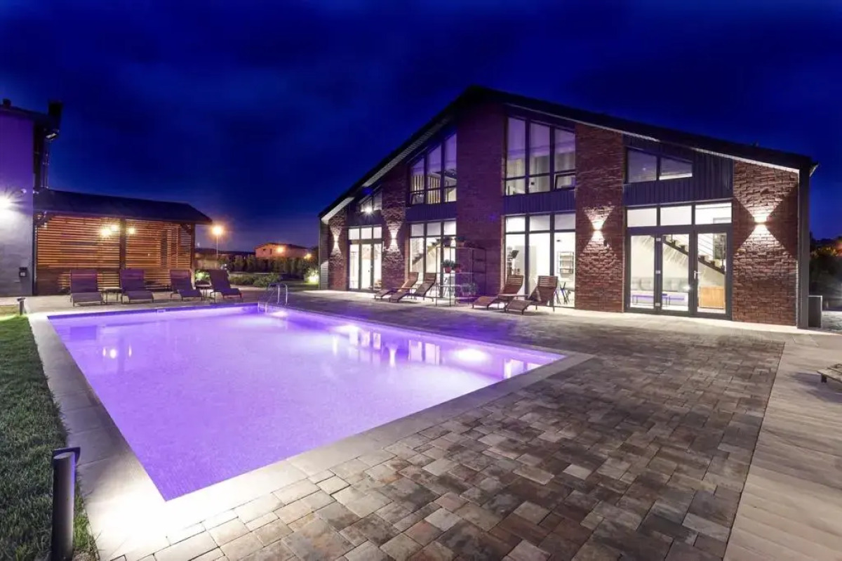 Коттеджи Река-Река