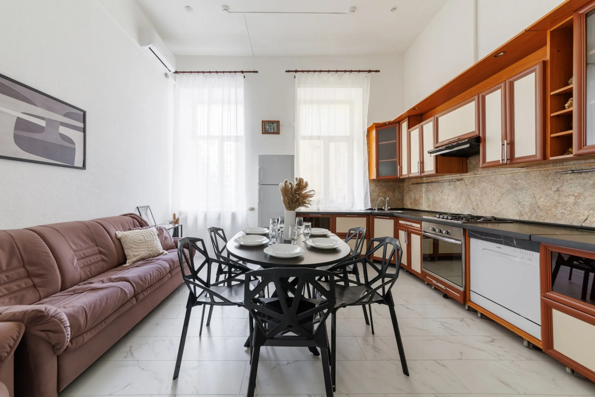 Апартаменты 4 спальни на Владимирском