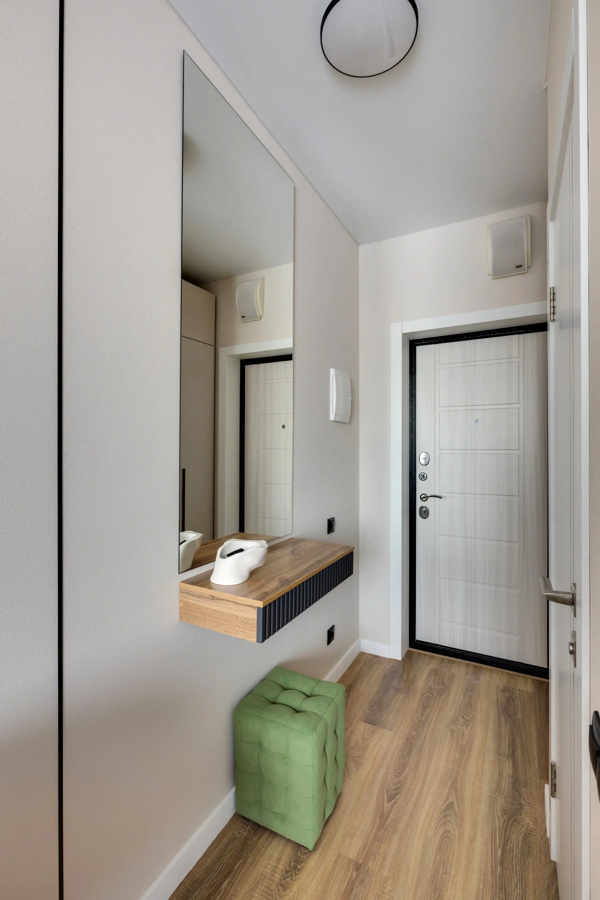 Апартаменты Уютная Дизайнерская Студия у Метро Ботанический Сад