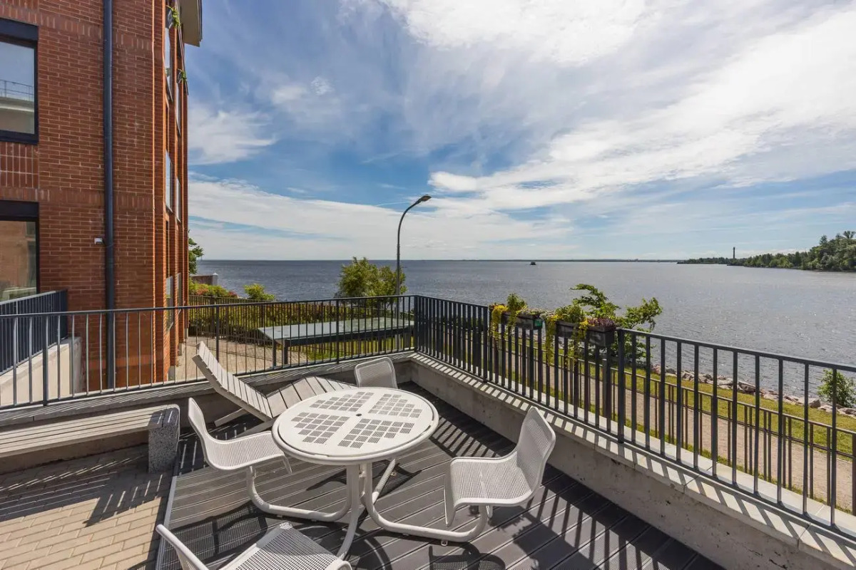 Апартаменты Prudius Apart с балконом у залива