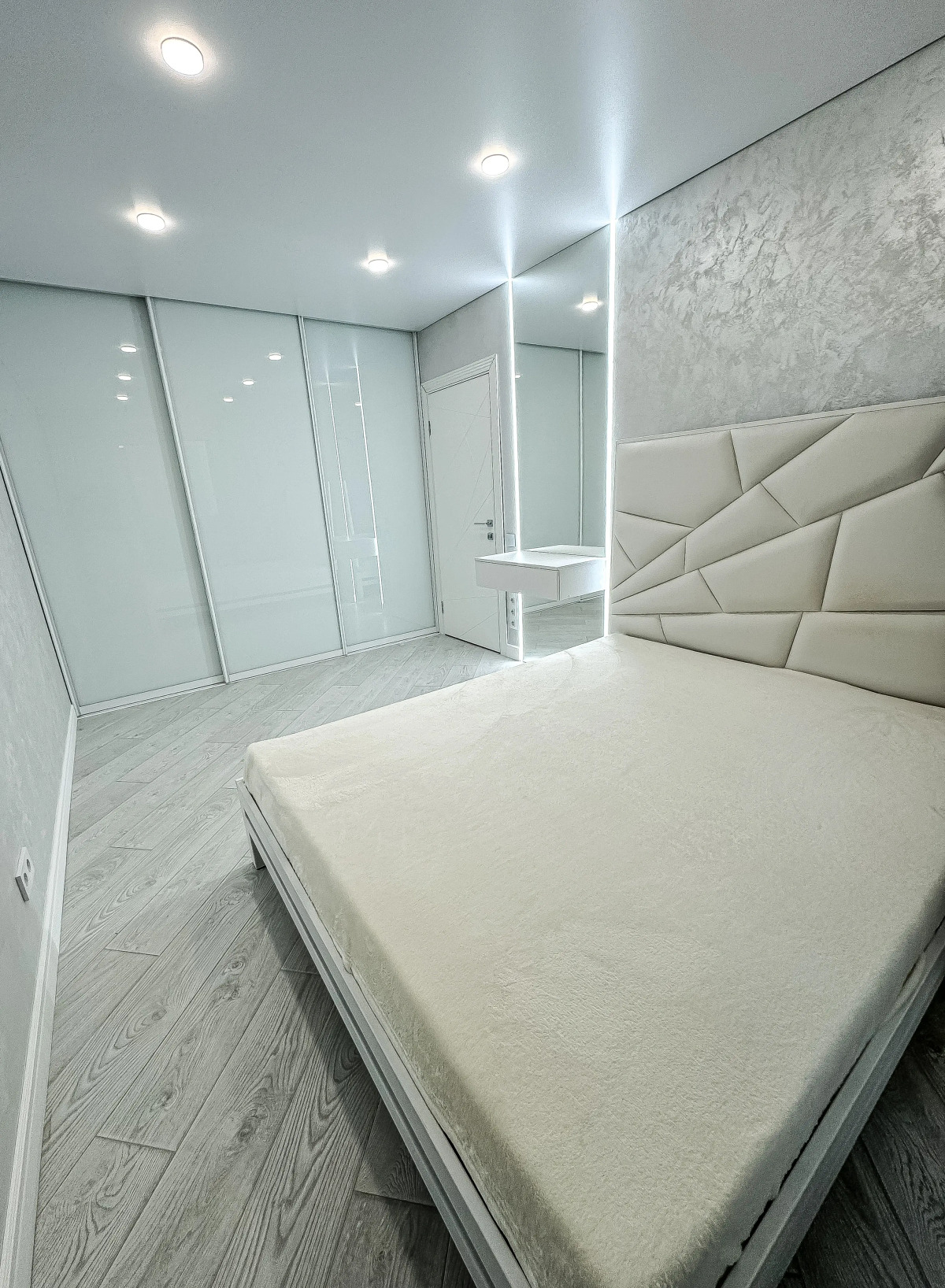 Апартаменты на Чкалова после ремонта, 2 комнаты: гостиная и спальня