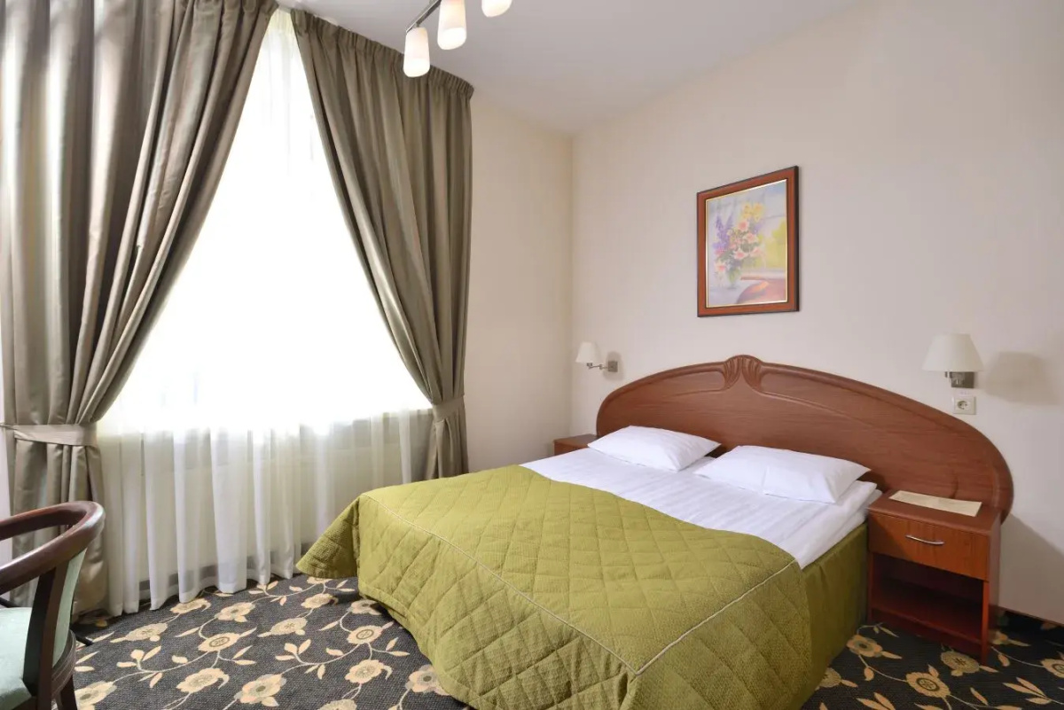 Отель Cronwell Inn Стремянная