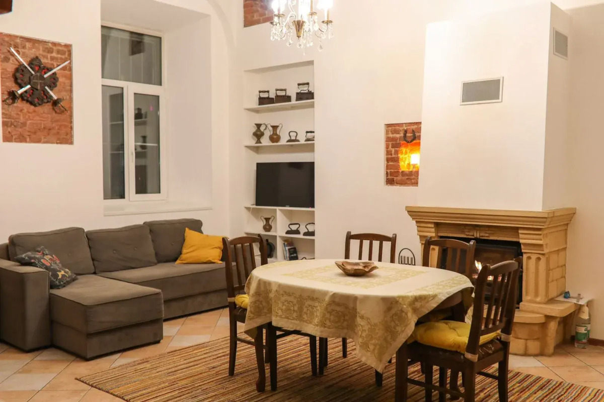 Апартаменты с камином на Чайковского 2/7