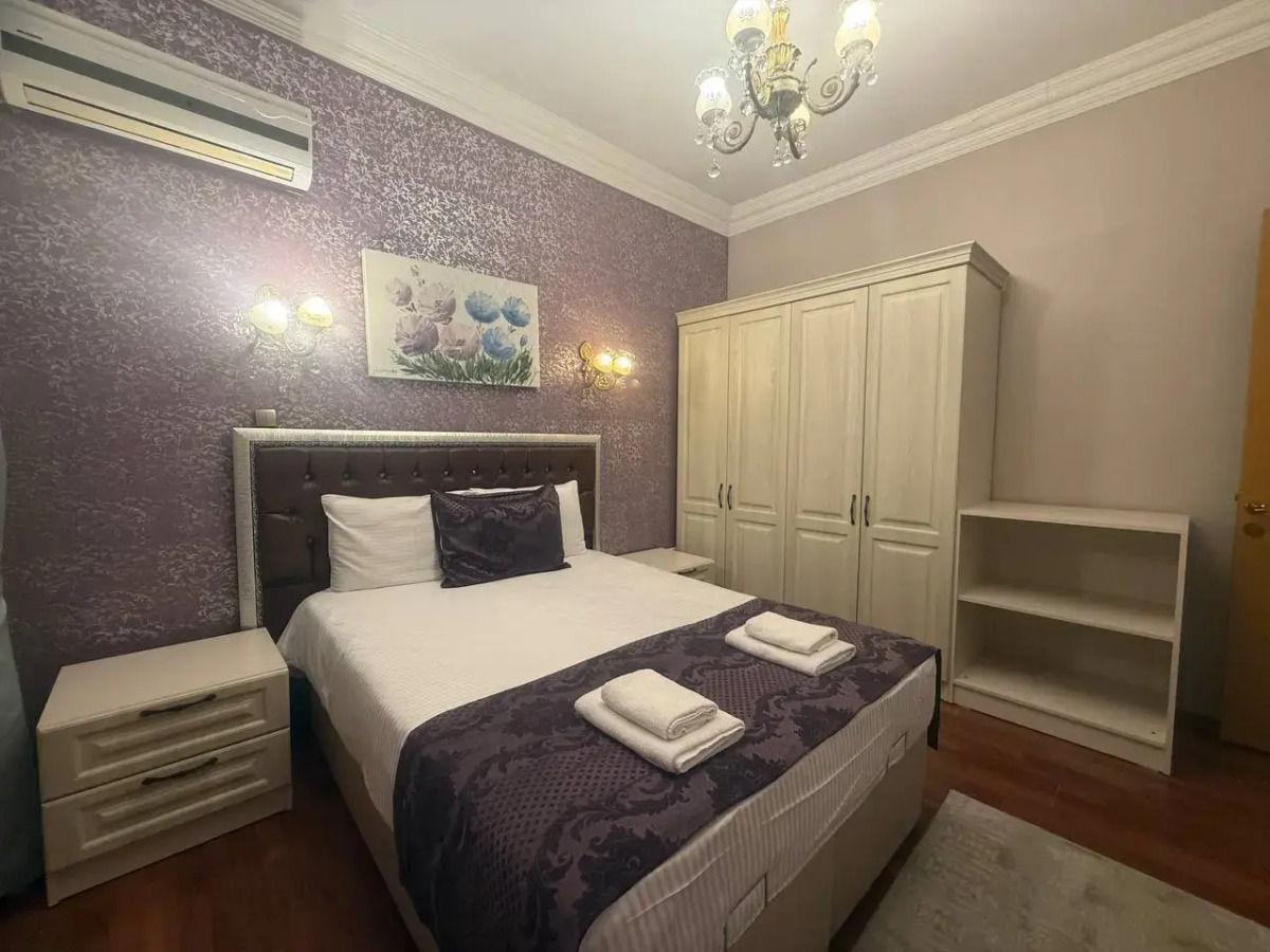 Апартаменты 3BR Flat Old Style 4AC Terrace, Metro
