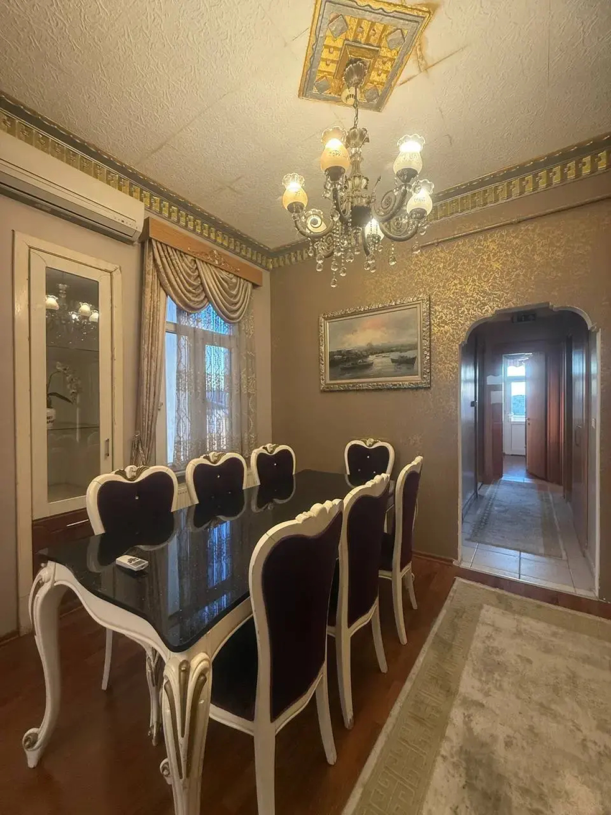 Апартаменты 3BR Flat Old Style 4AC Terrace, Metro