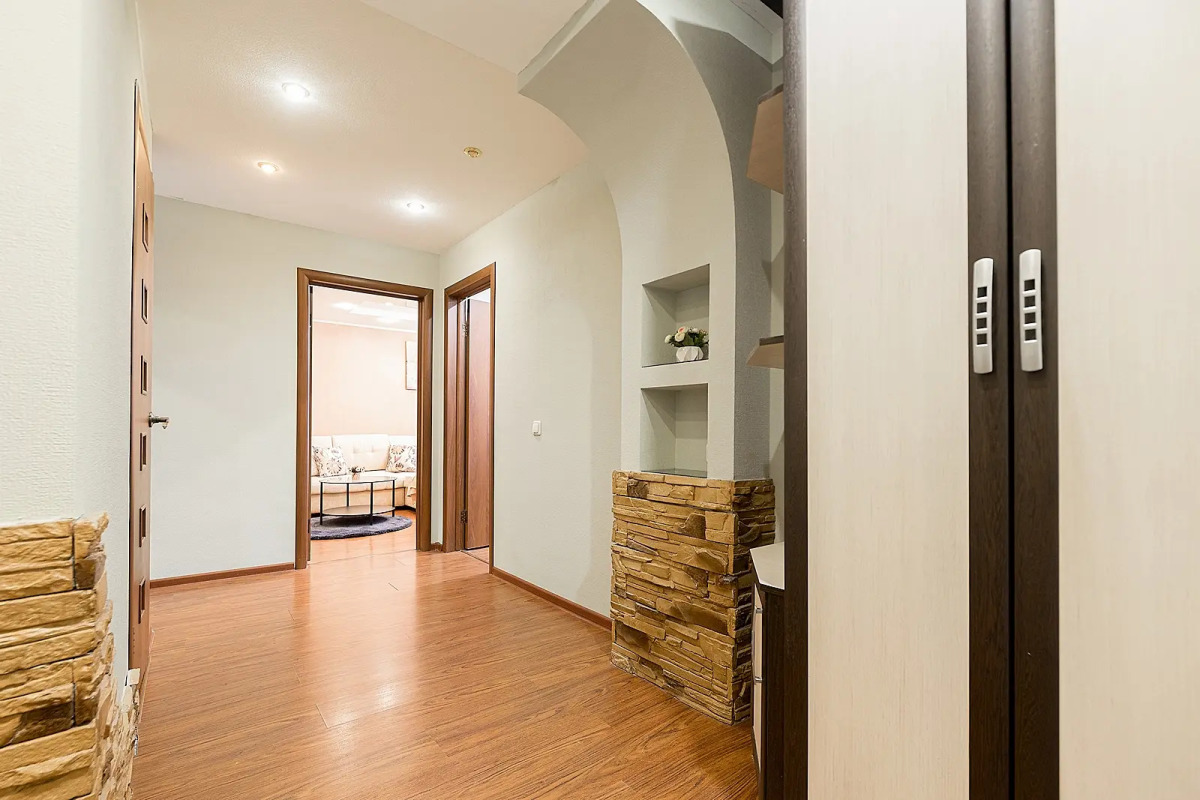 Апартаменты двухкомнатные  на Мещерском бульваре 3/3 .м.Cтрелка. Сова-Дом