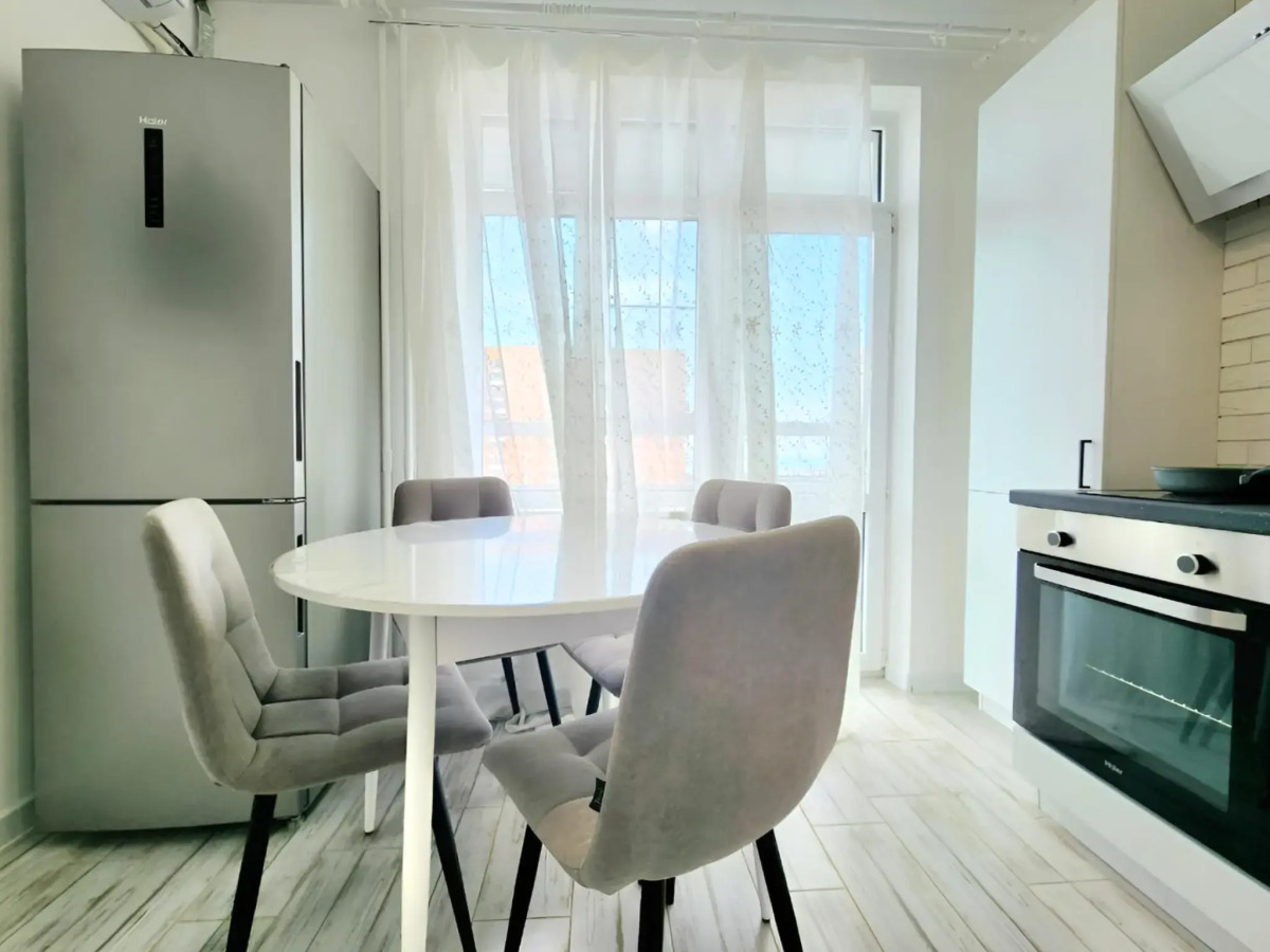 Квартира Двухкомнатная с Балконом и Красивым Видом