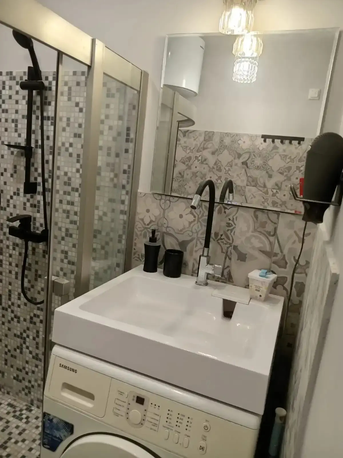 Апартаменты Октябрьский проспект 96-1