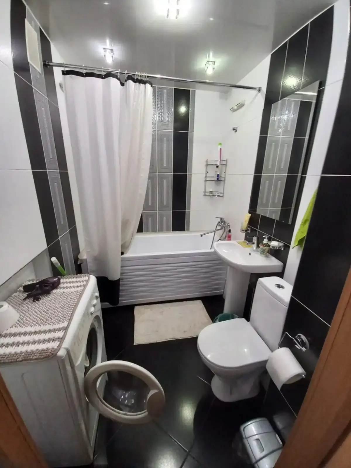 Квартира студия на Строителей с видом на ТЦ Планета