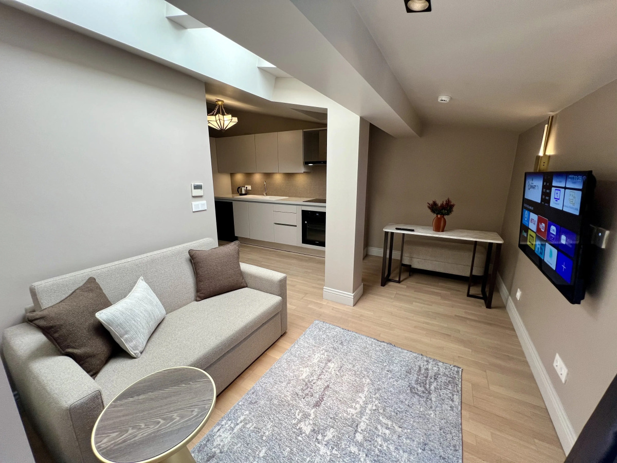 Отель Weingart Suites