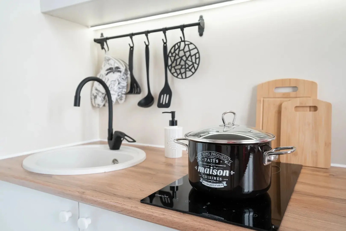 Квартира мини-студия со вторым ярусом у парка с озерами