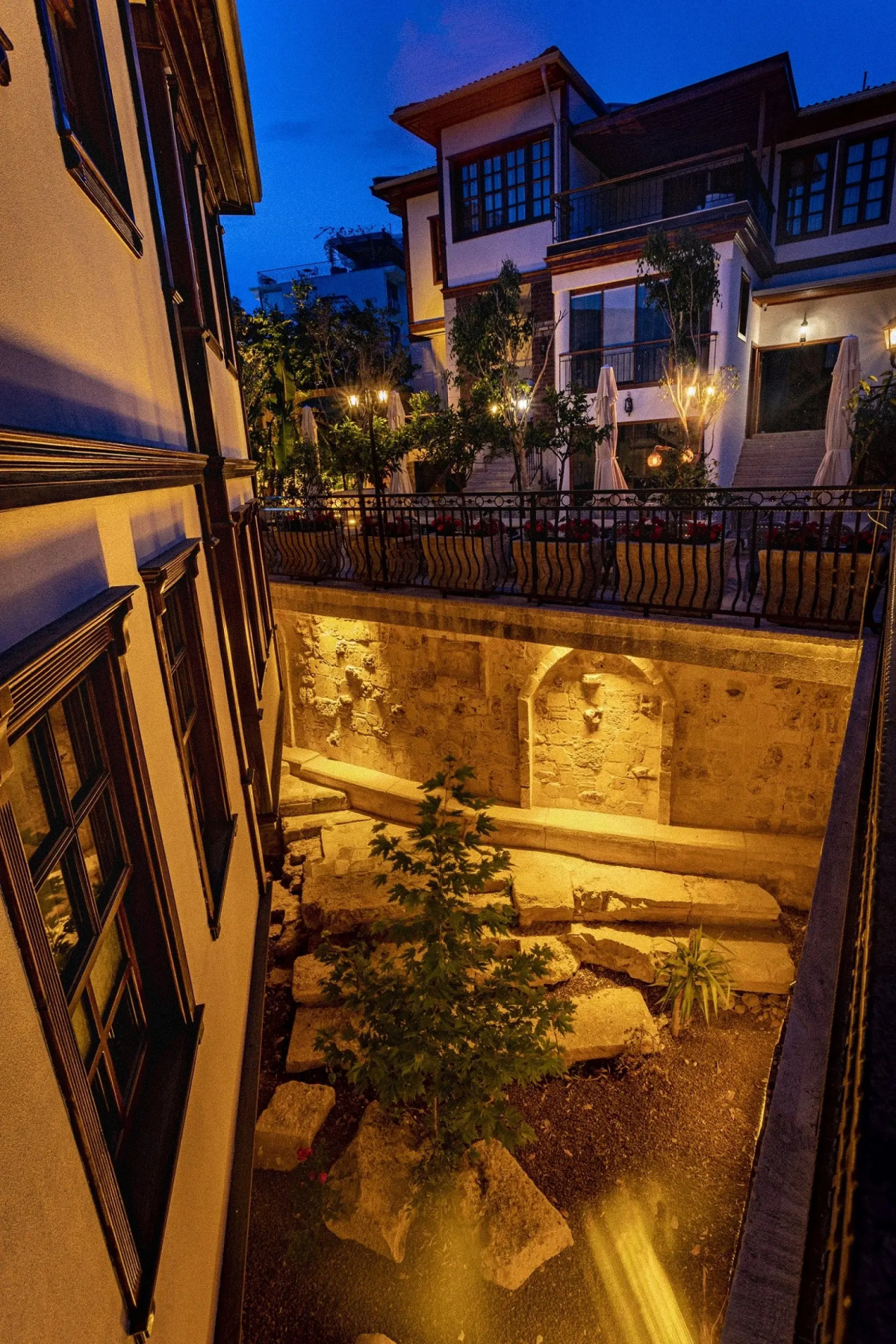 Отель WOO Town Suites