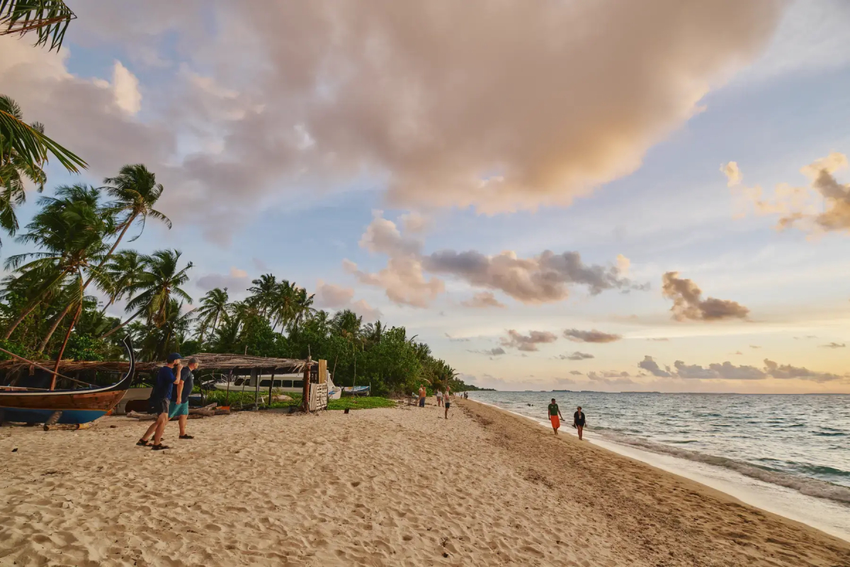 Отель Beach Hotel Dhigurah