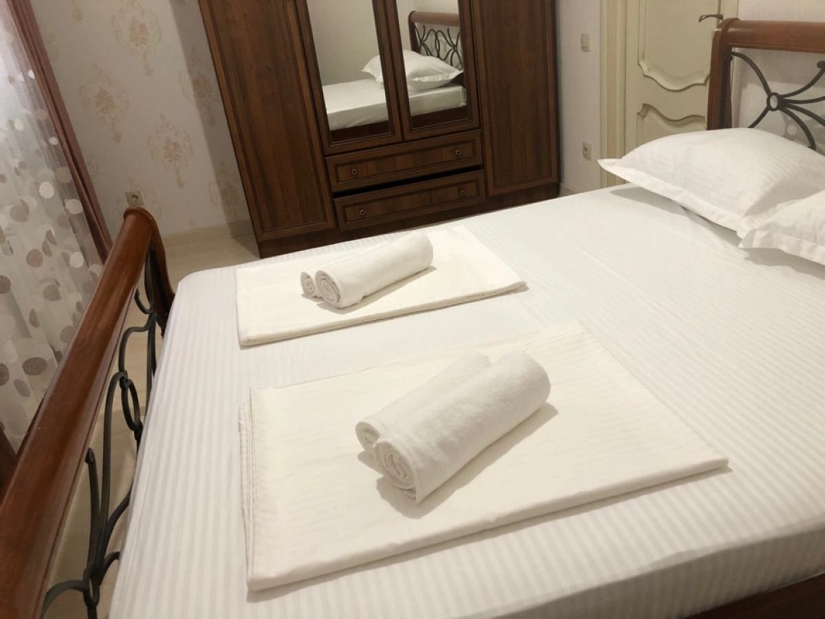 Апартаменты у моря с видом на город и горы