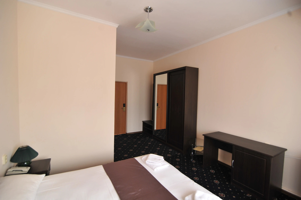 Отель Максимус