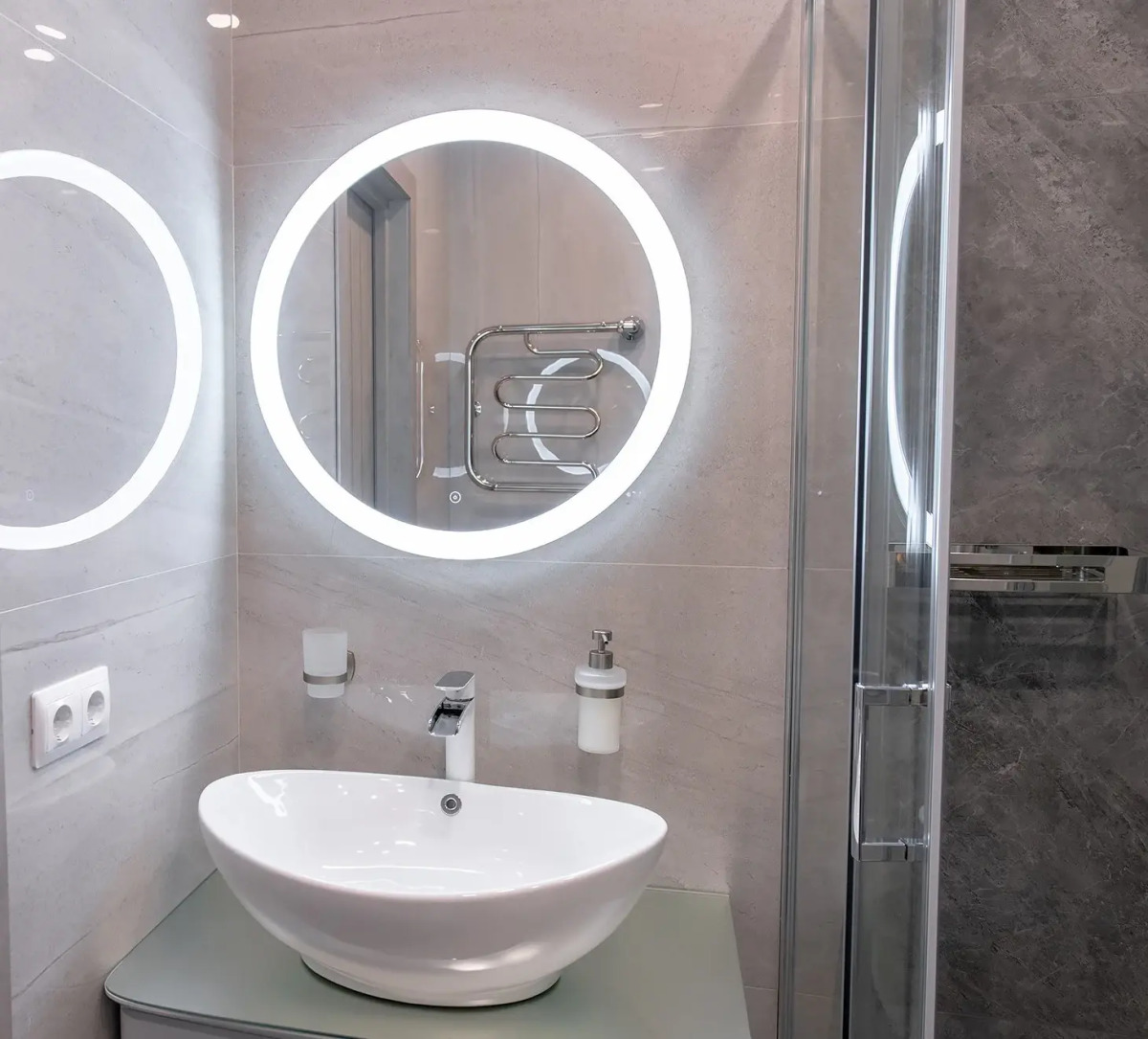 Апартаменты на высоком этаже с видом на мост, недалеко от центра. Брянская 18.