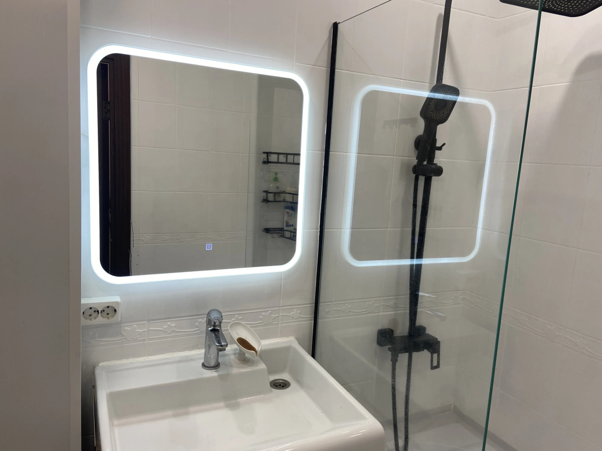 Квартира Двухкомнатная у метро напротив Северного вокзала