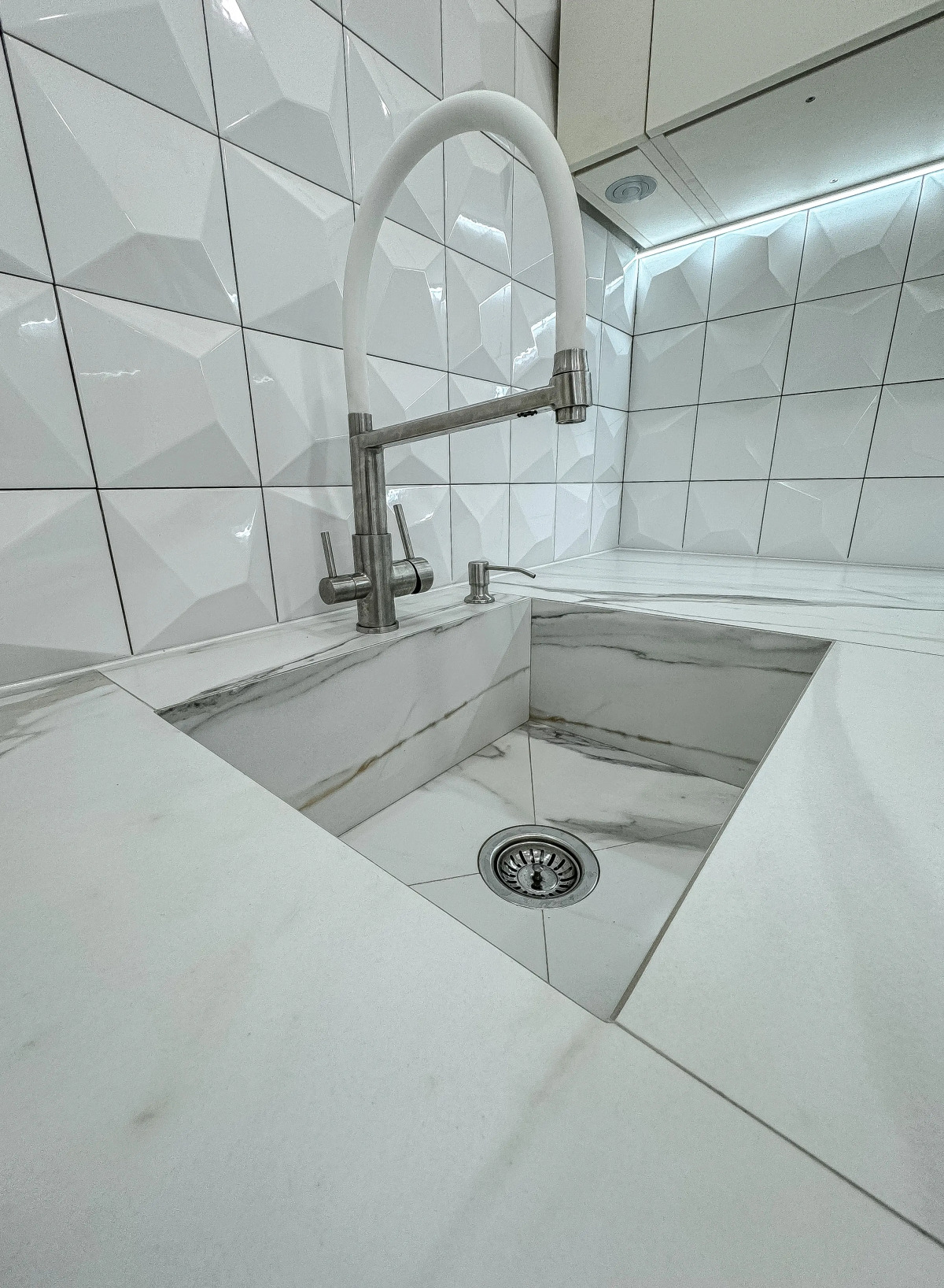 Апартаменты на Чкалова после ремонта, 2 комнаты: гостиная и спальня