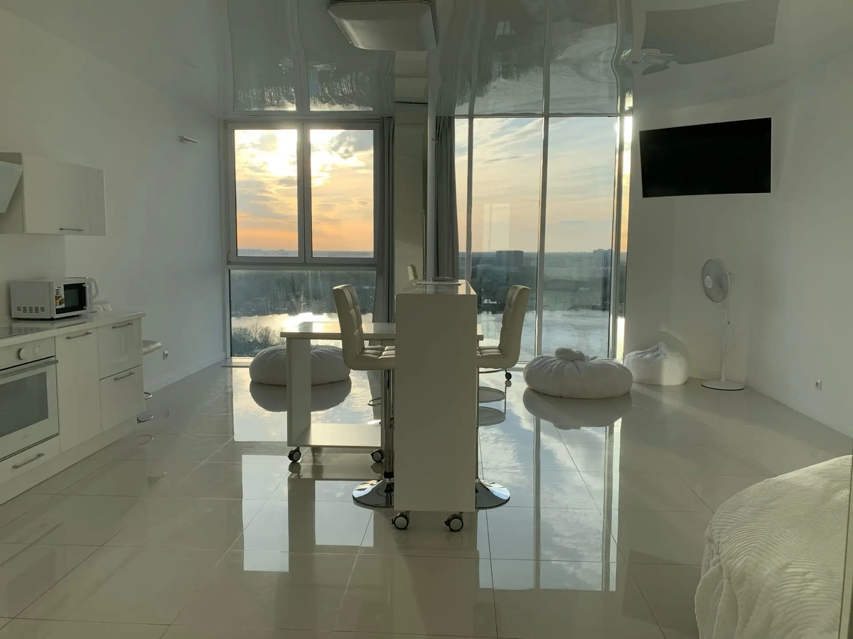 Апартаменты Белая Романтическая Студия с Панорамным Видом